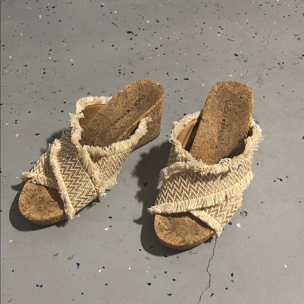 Women’s lucky brand wedges heels size 8 Cream Wedge Sandals